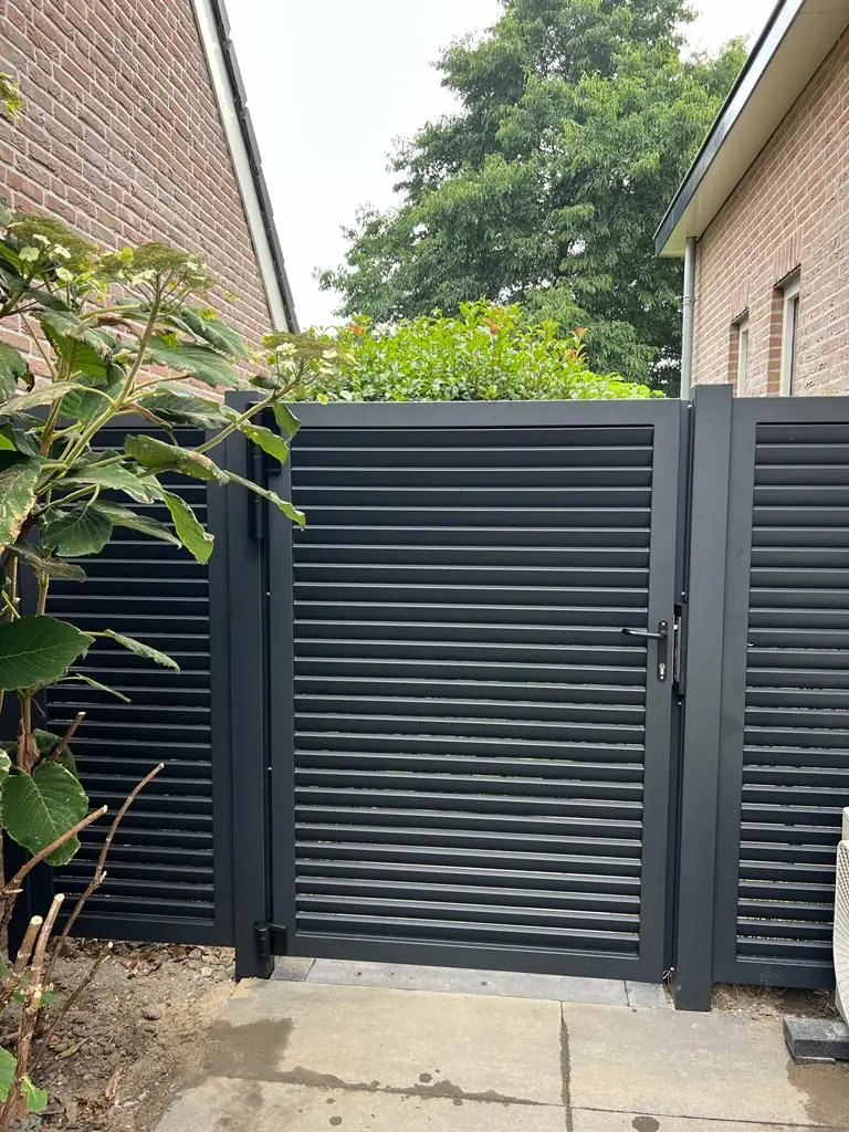 traagheid Helder op Nieuwheid Aluminium poorten van Vink Hekwerken; mooi en duurzaam. Bel de specialist  in de Overbetuwe!